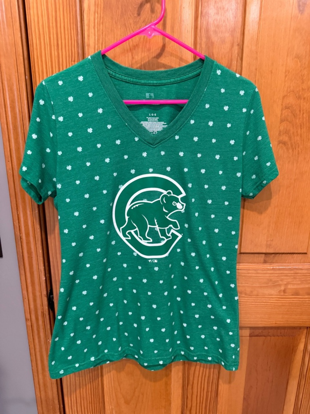 Fanatics Chicago Cubs Vneck Tshirt- size large